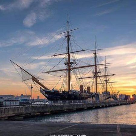 Air Maison - Stunning Beach Front Apartment Portsmouth Bagian luar foto