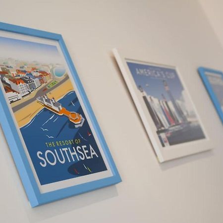 Air Maison - Stunning Beach Front Apartment Portsmouth Bagian luar foto