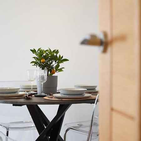 Air Maison - Stunning Beach Front Apartment Portsmouth Bagian luar foto