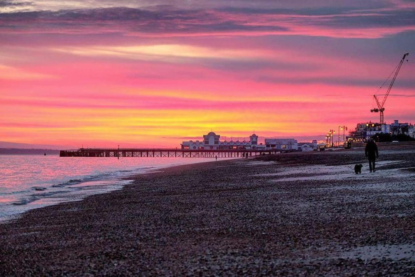Air Maison - Stunning Beach Front Apartment Portsmouth Bagian luar foto