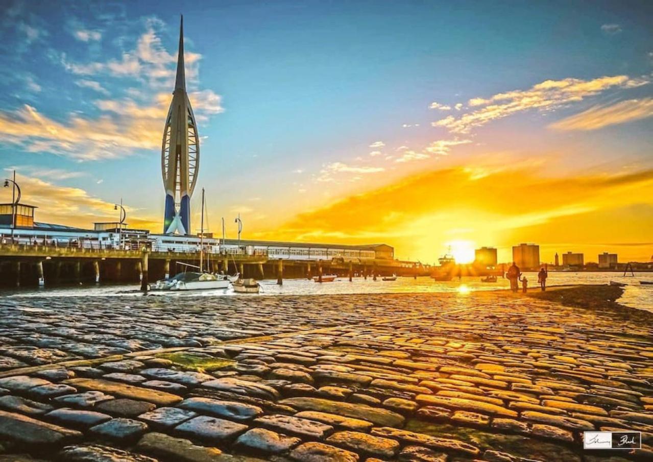 Air Maison - Stunning Beach Front Apartment Portsmouth Bagian luar foto