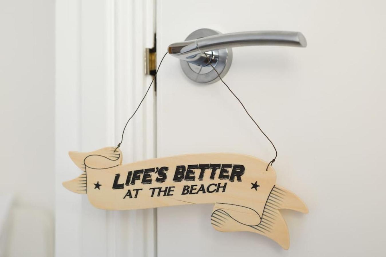 Air Maison - Stunning Beach Front Apartment Portsmouth Bagian luar foto