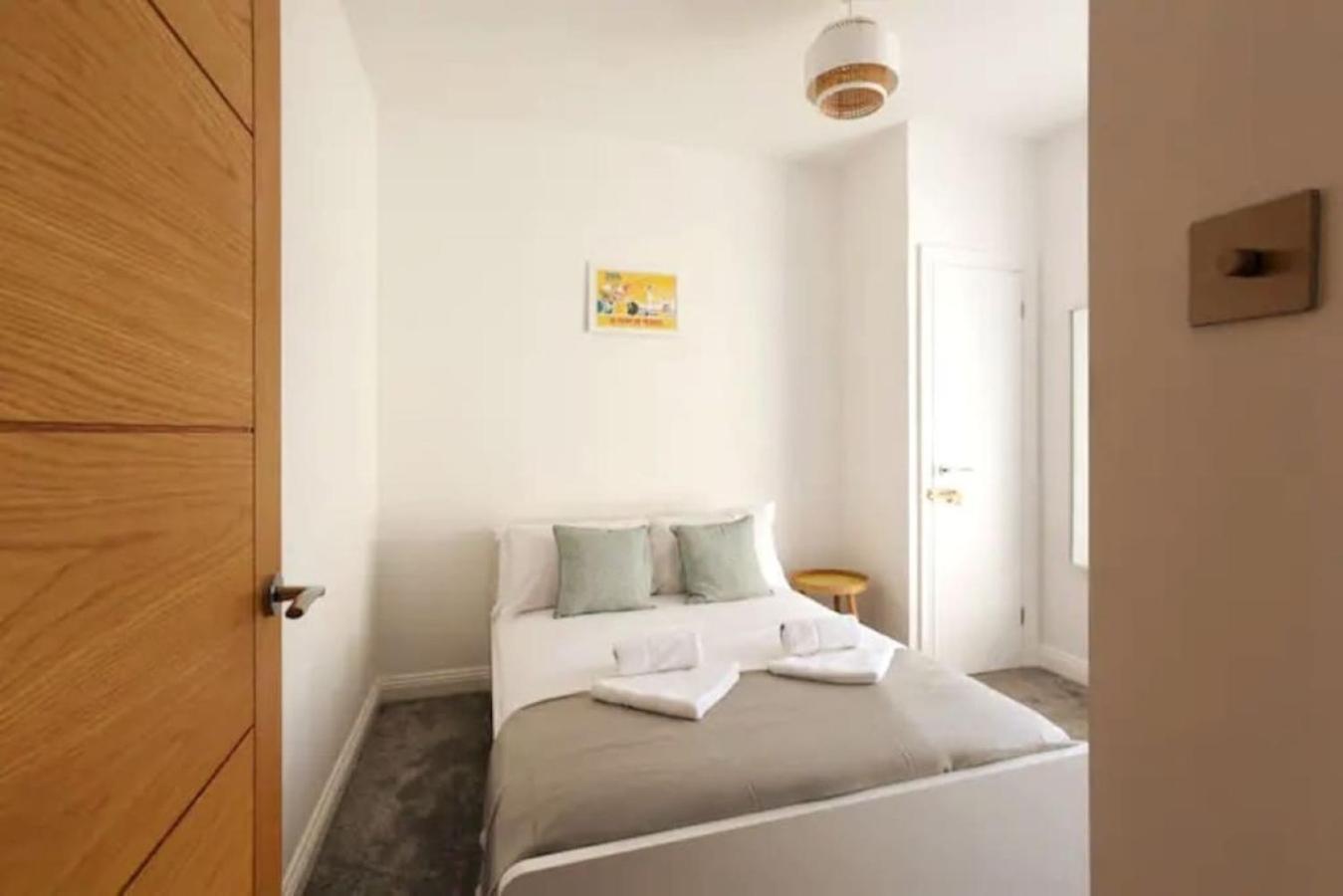 Air Maison - Stunning Beach Front Apartment Portsmouth Bagian luar foto