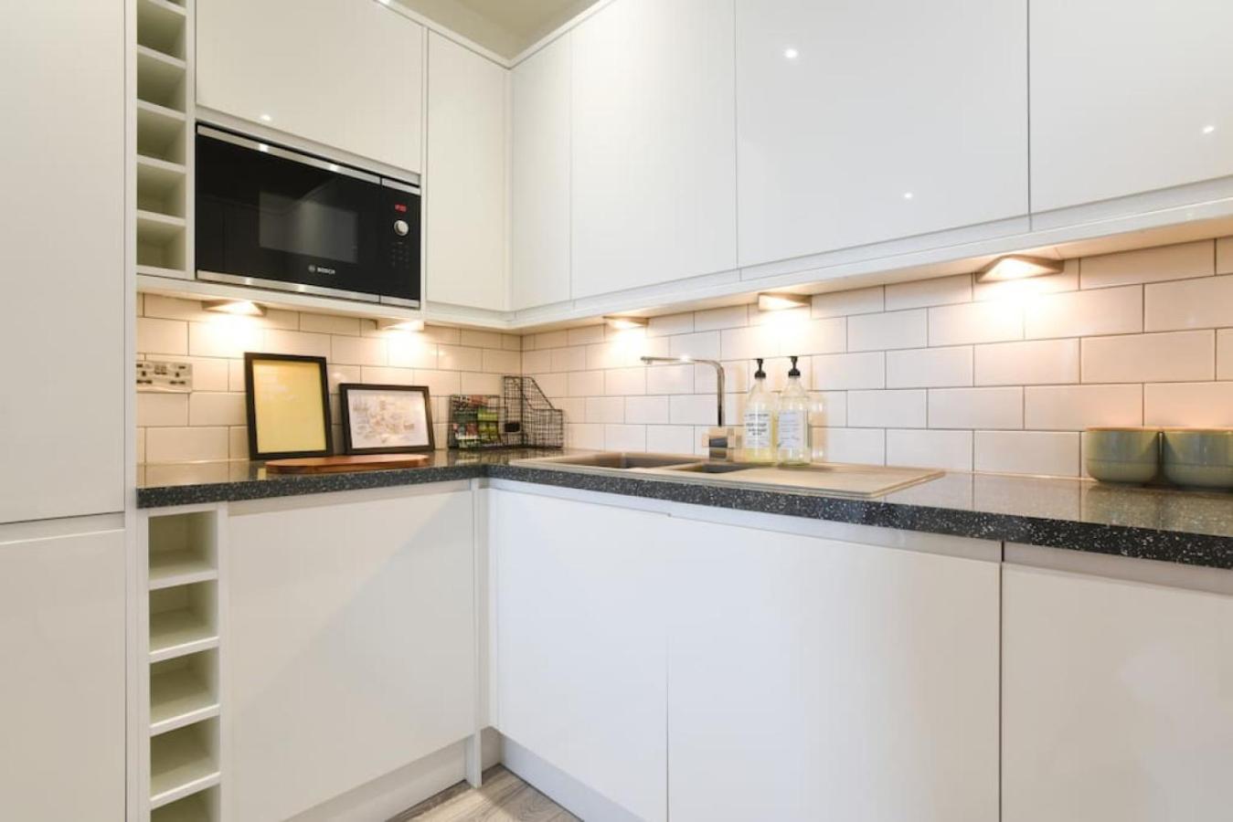 Air Maison - Stunning Beach Front Apartment Portsmouth Bagian luar foto