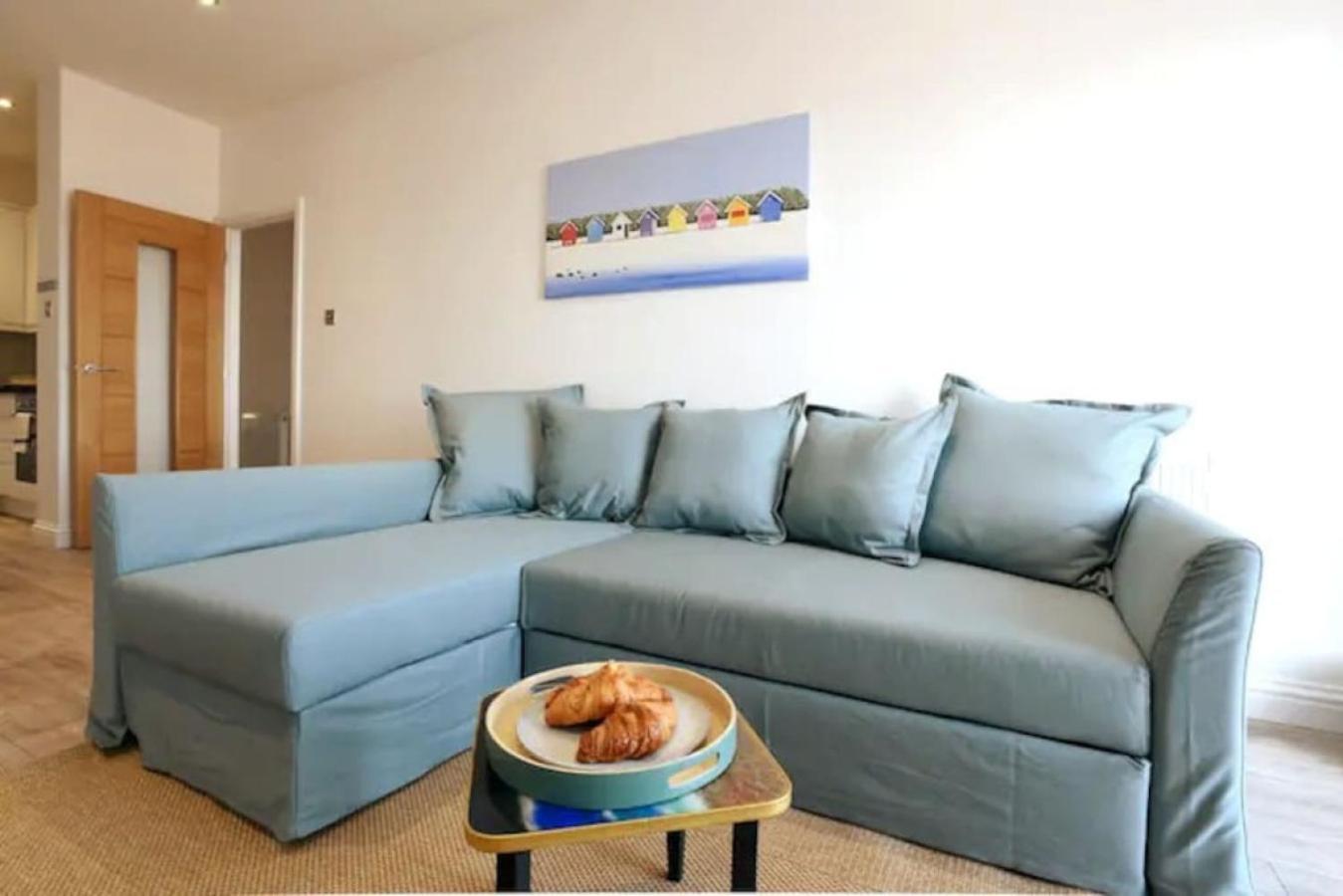 Air Maison - Stunning Beach Front Apartment Portsmouth Bagian luar foto